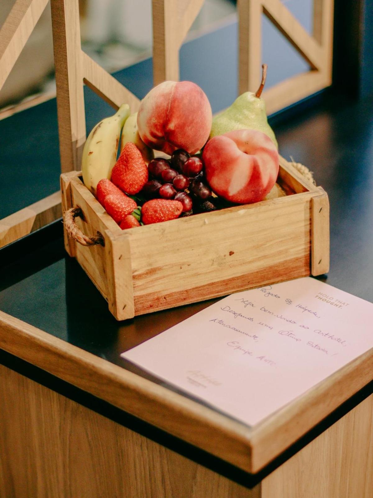 Art Hotel Transamerica Collection Порту Алегри Екстериор снимка Fruit and menu at a restaurant